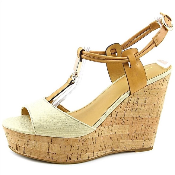 Coach Wedge - Picture 2 of 9